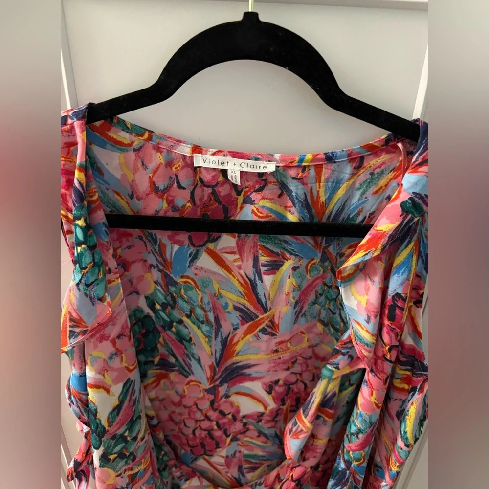 Violet & Claire Pineapple wrap tank - Picture 4 of 5